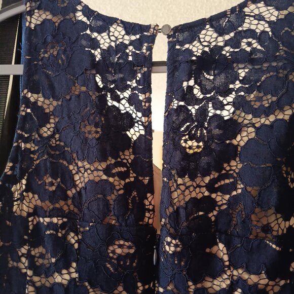 Vince Camuto Navy Lace with Nude Underlay V-Neck Sleeveless Dress 6 - Picture 4 of 5